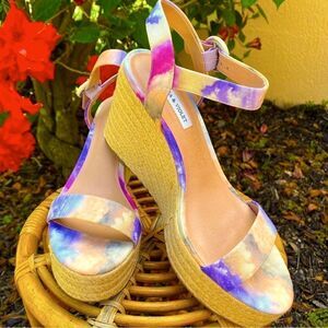 NEW CHELSEA & VIOLET CV-HENNA OPEN TOE ANKLE STRAP TIE-DYE WEDGES 9.5